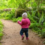 Mit Kind auf dem Rain Forest Nature Trail
