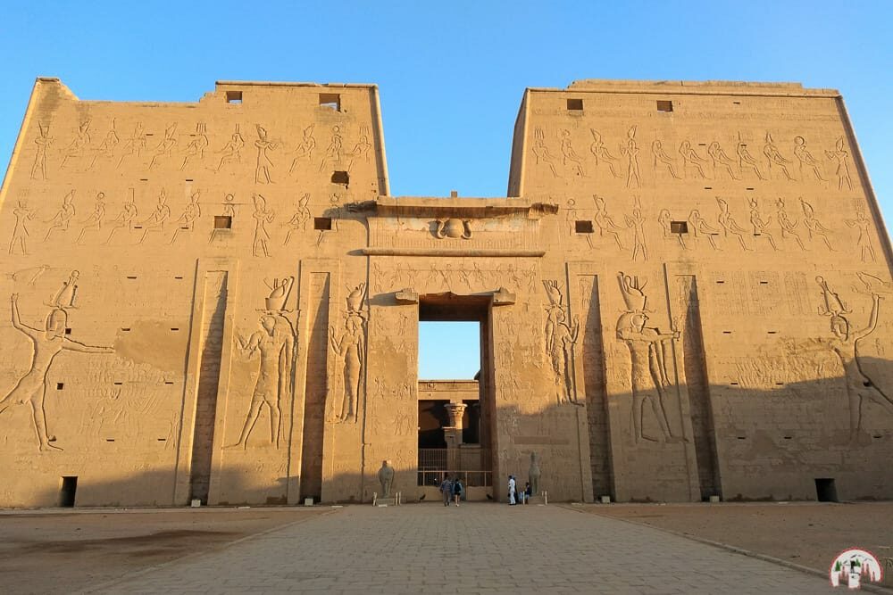 Besuch am Edfu Tempel auf einer Nilkreuzfahrt