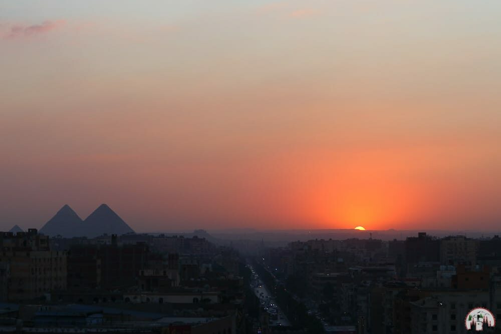 Pyramiden beim Sonnenuntergang in Kairo während einer Ägypten Rundreise
