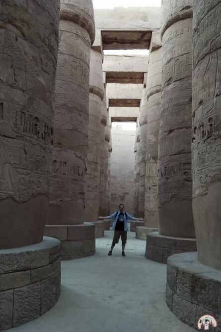 Besuch der Säulen am Karnak Tempel