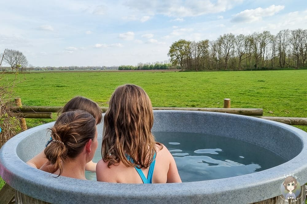 Hot Tub im Wiesenbett