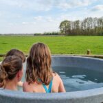 Hot Tub im Wiesenbett