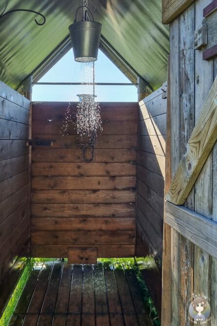 Outdoordusche auf dem Bauernhof von Wiesenbett