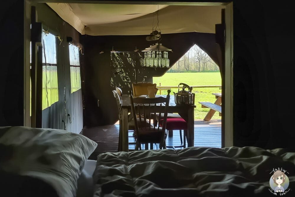 Schrankbett in der Zelthütte vom Wiesenbett Hof