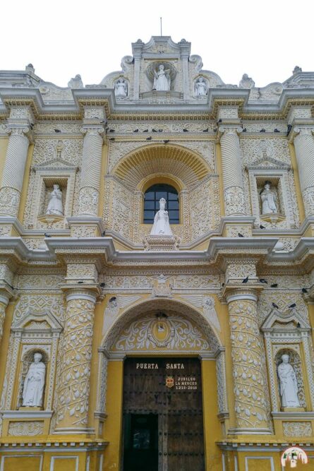 Die Iglesia de la merced in Antigua auf einer Guatemala Reise