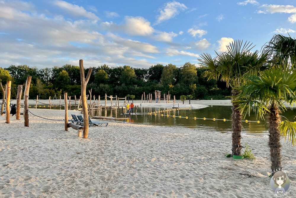 Badesee mit Strand auf dem Camping De Kleine Wolf
