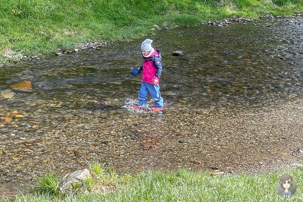 Edelsteinsuche am Wasserspielplatz vom Camping Harfenmühle