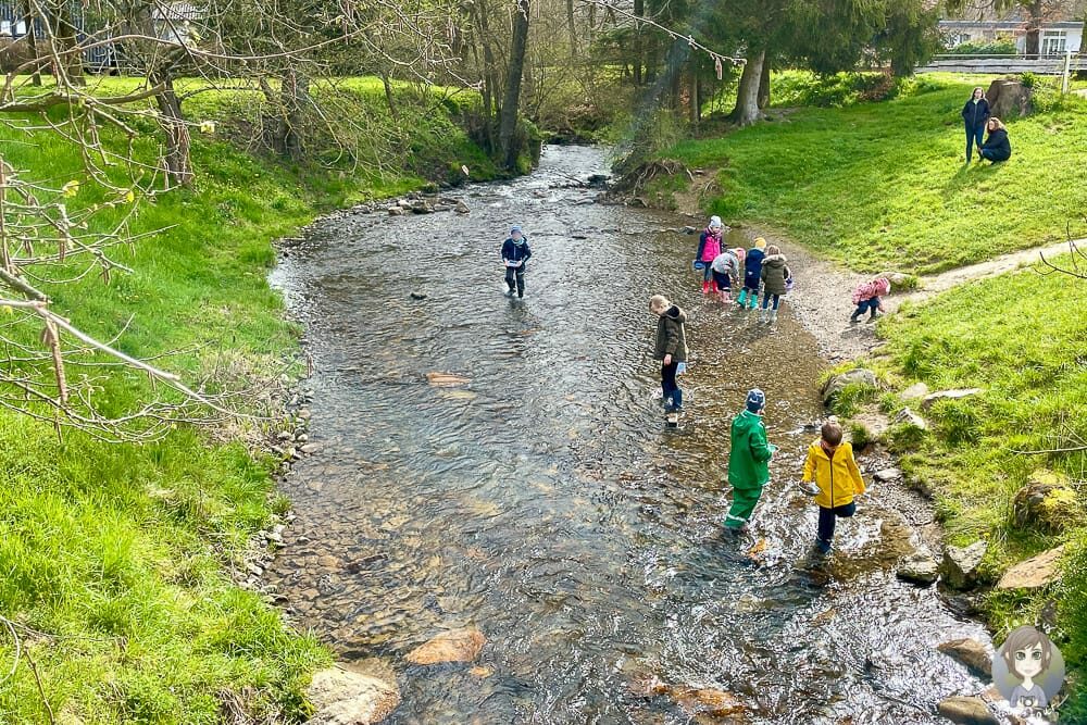 Edelsteinsuche am Wasserspielplatz vom Camping Harfenmühle
