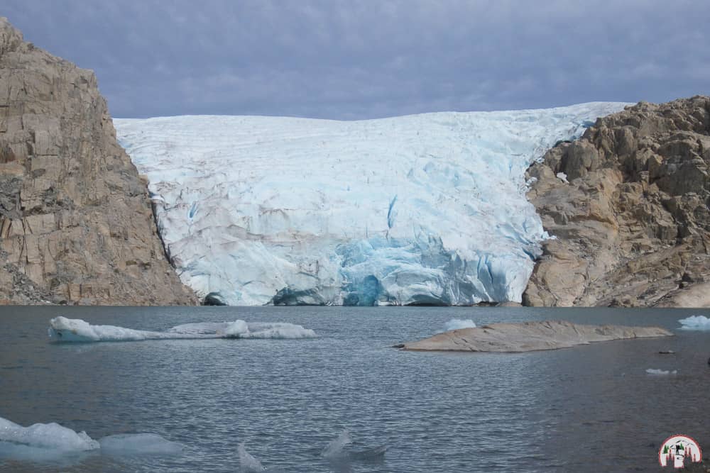 Blick auf den Gletscher beim Kayaking im Folgefonna Nationalpark in Norwegen